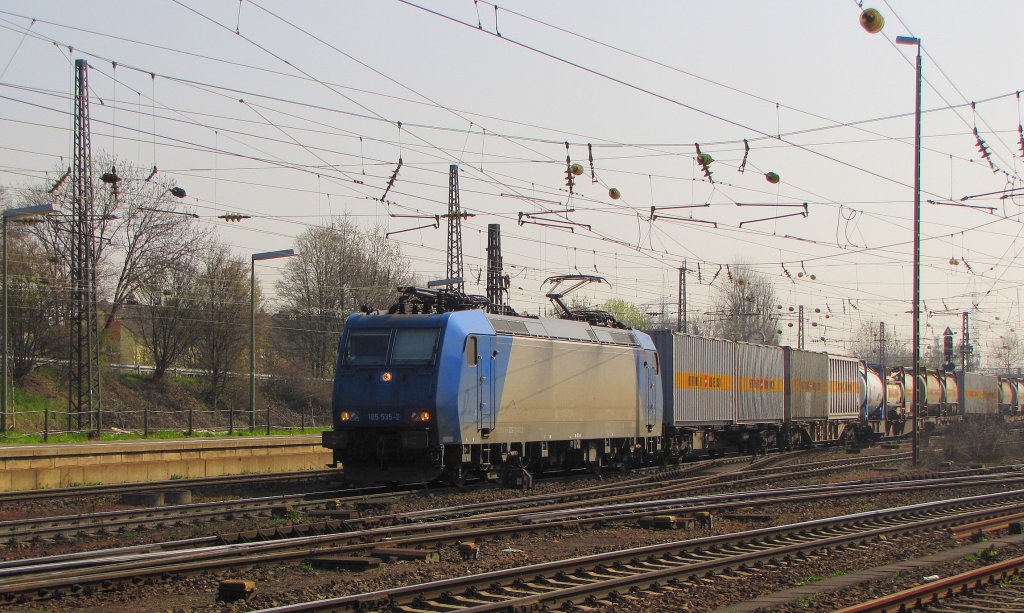CROSSRAIL 185 535-2 (91 80 1 185 535-2 D-ATLD) mit der Aufschrift  SAUBR , mit einem Gterzug Richtung Wiesbaden, in Mainz-Bischofsheim; 29.03.2011