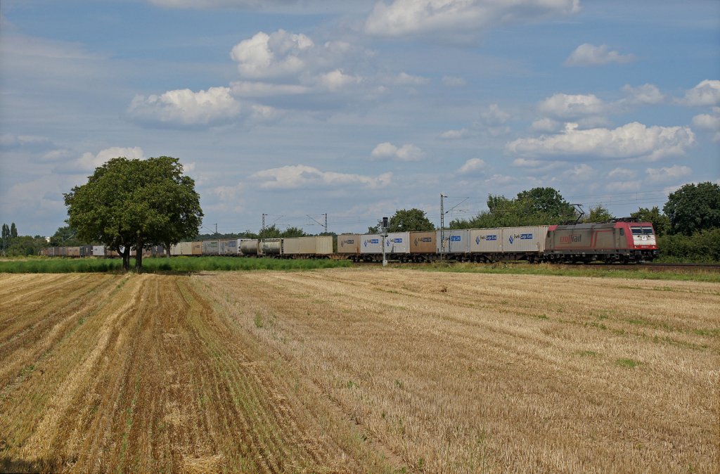 Crossrail 185 591-5 zieht einen Ewals&Co KV-Zug bei Bickenbach(Bergstrae) in Richtung Sden. 04.08.12