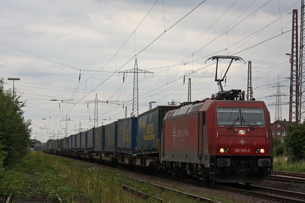Crossrail 185 595  Ruth  am 2.8.12 mit einem LKW Walther von Duisburg-Ruhrort Hafen nach Domodossola in Ratingen-Lintorf.