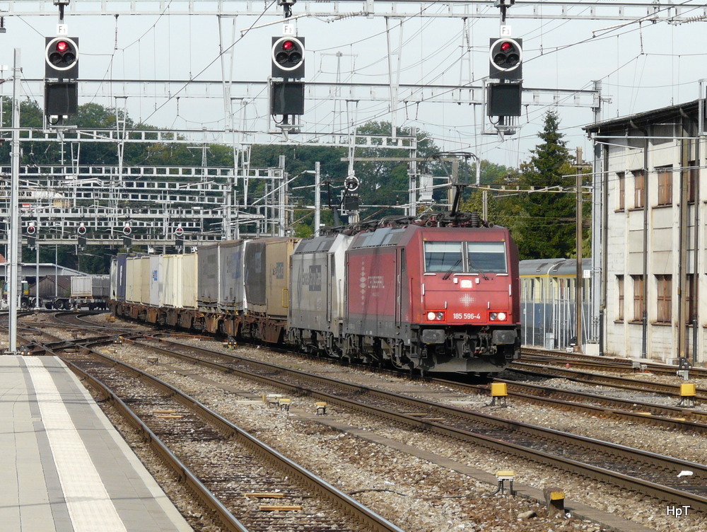 Crossrail - 185 596-4 mit weiterer Lok vor Gterzug bei der durchfahrt im Bahnhof Burgdorf am 17.09.2012