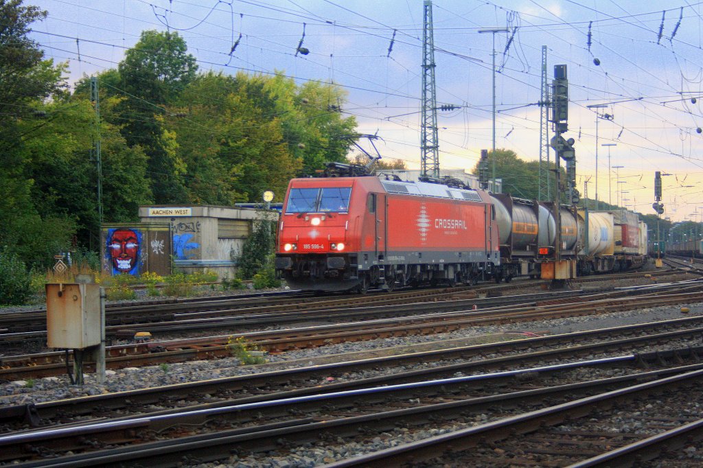 Crossrail 185 596-4  Suzy  fhrt mit einem Containerzug von Aachen-West in Richtung Kln und weiter nach Italien bei Wolken.
5.10.2011
