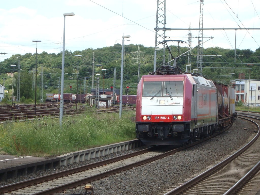 Crossrail 185 596 kommt mit einem KLV zug durch Herzogenrath nach Aachen west. 15-07-2009
