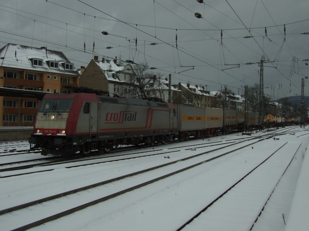 Crossrail 185 599-8 mit einem KLV-Zug bei der Durchfahrt von Koblenz Hbf.8.1.2010