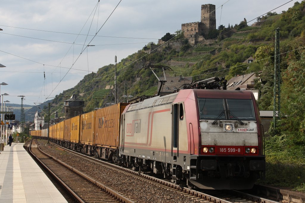 Crossrail 185 599 zieht am 17.8.11 einen P&O Zug durch Kaub.