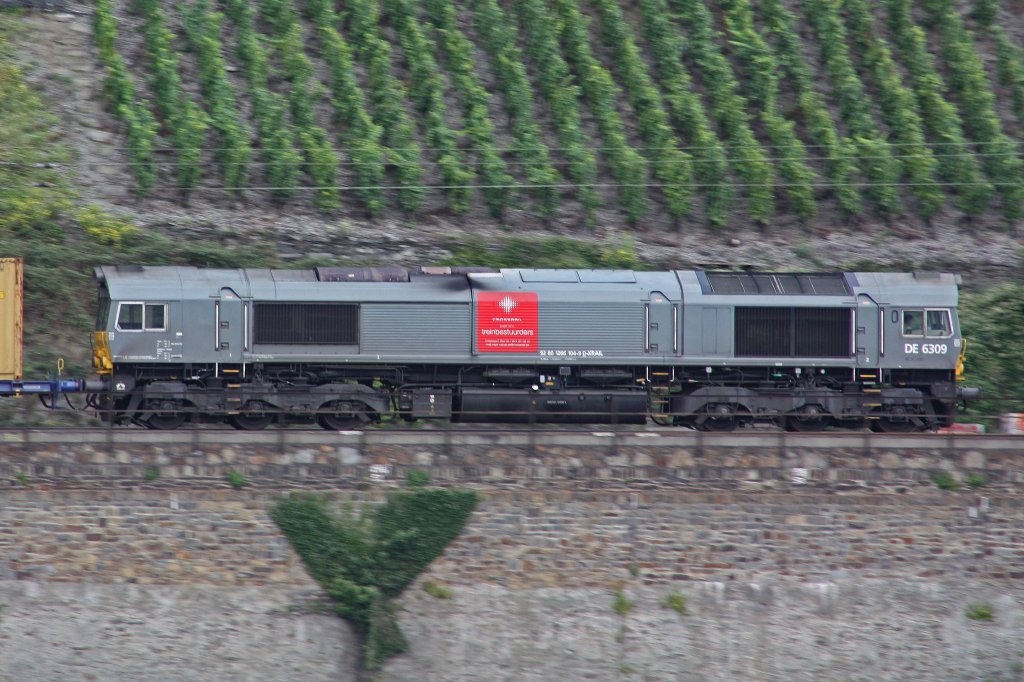 Crossrail DE 6309 am 17.8.11 bei der Durchfahrt durch Kaub.