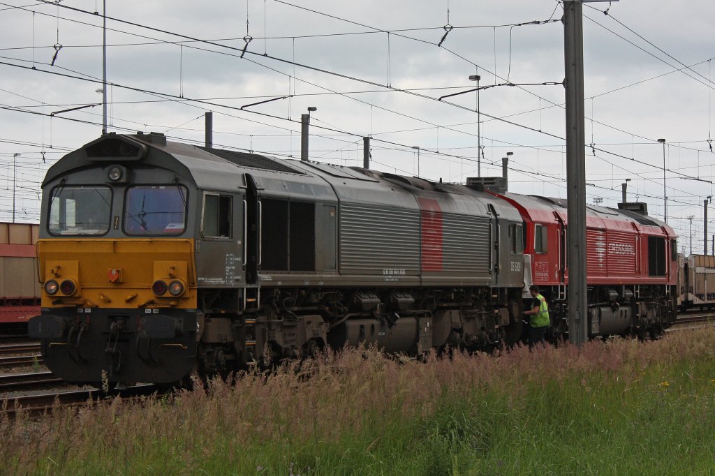 Crossrail DE 6309/266 104 und Crossrail DE 6312 standen am 12.7.12 abgestellt in Zeebrgge.