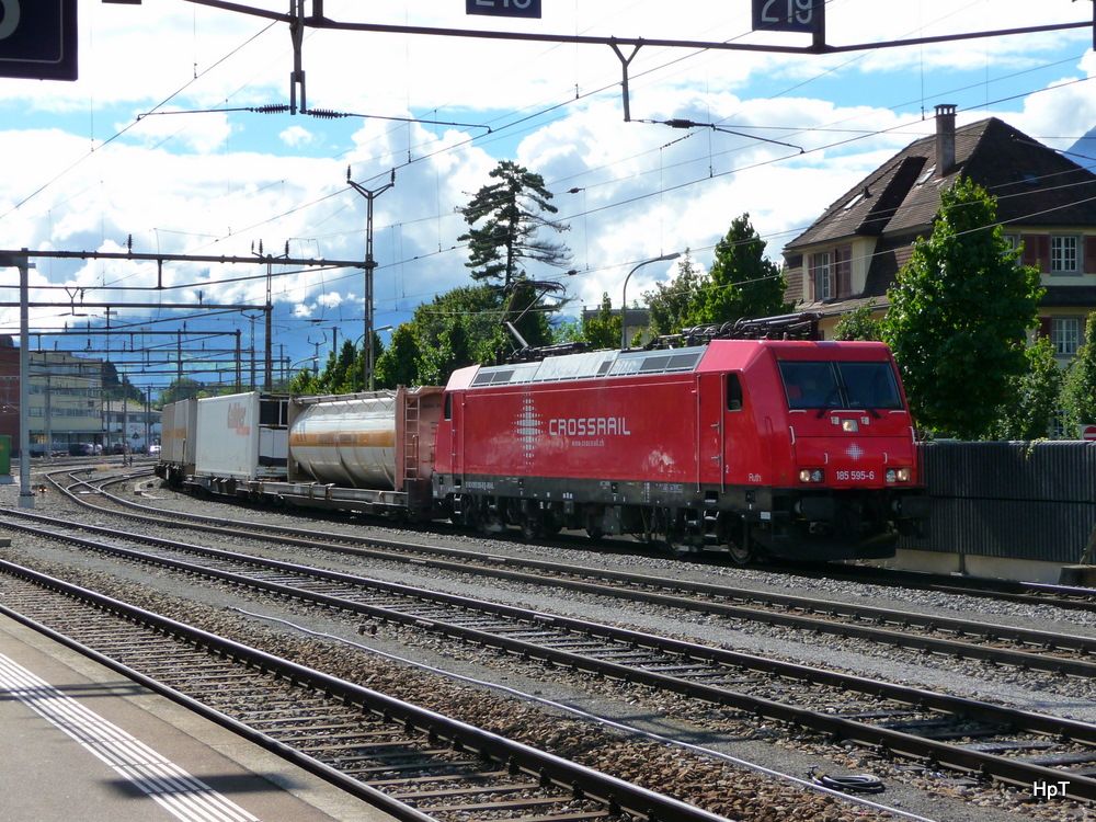 Crossrail - Lok 185 595-6 vor Gterzug im Bahnhof Thun am 10.09.2010