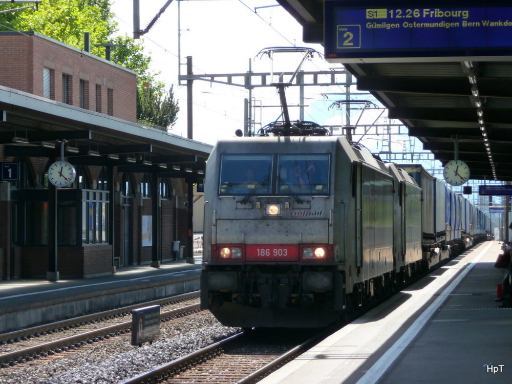 Crossrail - Lok 186 903 vor Gterzug bei der durhfahrt im Bahnhof Mnsingen am 10.09.2010