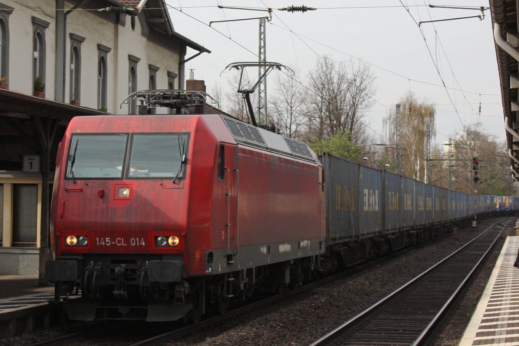 Crossrail Mietlok 145-CL 014 zog am 2.4.12 einen Containerzug durch Bonn-Beuel.
