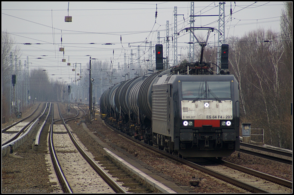 CTL ES 64 F4-207 mit einem Kesselzug Richtung Berlin unterwegs (gesehen Berlin Karow 16.02.2011)