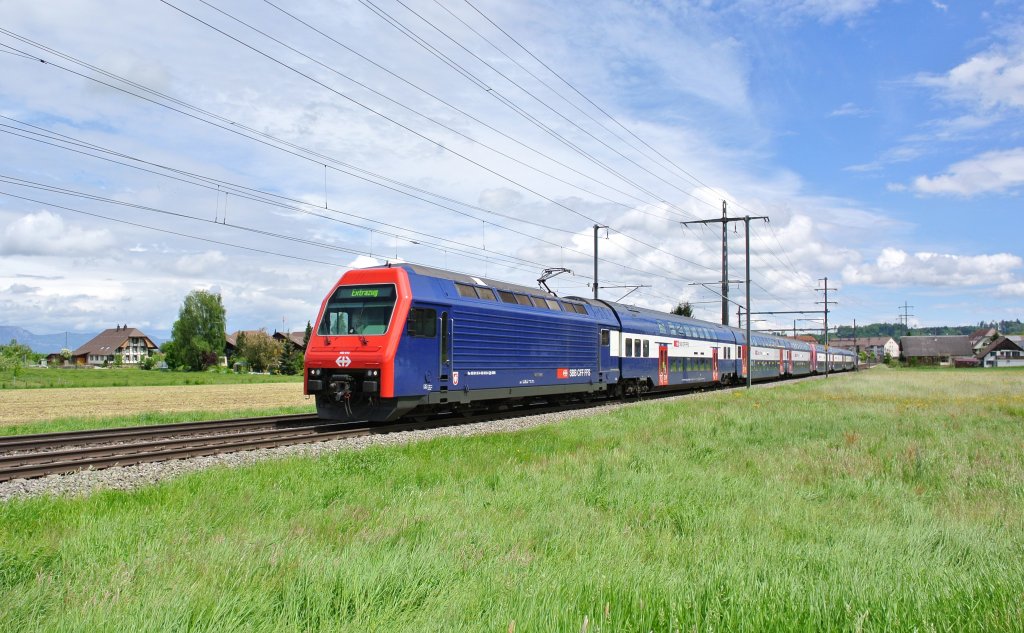 Cupfinal FC Basel-GC im Stade de Suisse Bern, GC Extrazug Nr. 4: Doppeltraktion DPZ, Refit Re 450 012 und Refit Re 450 034, bei Lyssach, 20.05.2013. 

