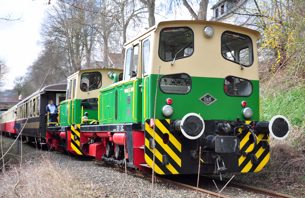 D1 und D2 der B.E.G. als Schiebeloks zur Untersttzung der 997203 in Richtung Niederzissen - Burgbrohl 02.04.2010