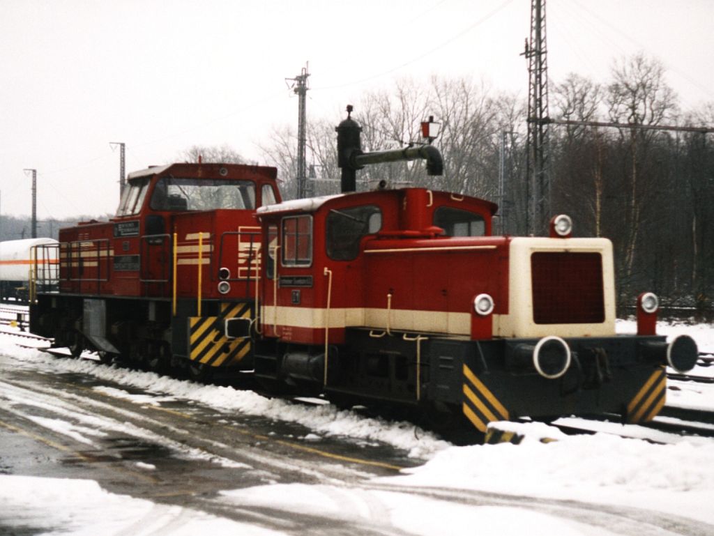 D1 und D23 der Bentheimer Eisenbahn AG auf Bahnhof Bentheim-Nord am 30-12-2000. Bild und scan: Date Jan de Vries.