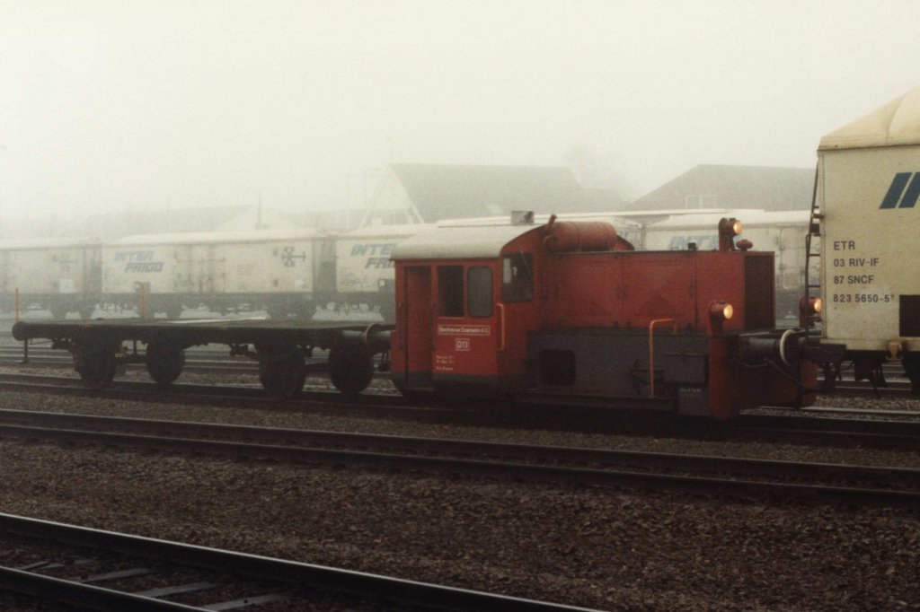D13 der Bentheimer Eisenbahn AG auf Bahnhof Coevorden (NL) am 30-12-1991. Bild und scan: Date Jan de Vries.