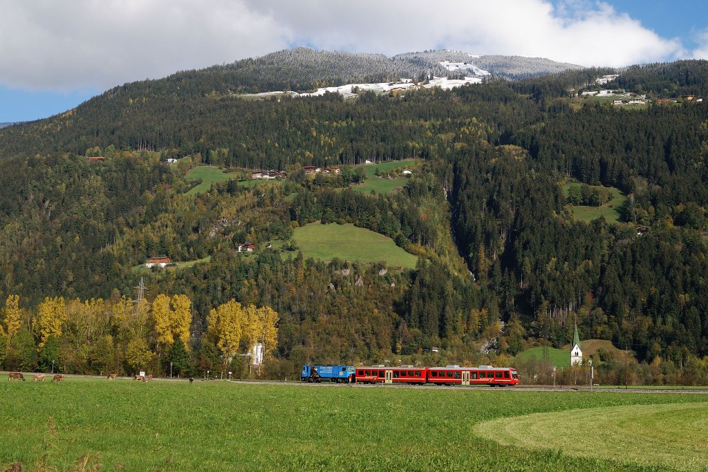 D16 mit R 149 der Zillertalbahn bei Erlach (21.10.2011)
