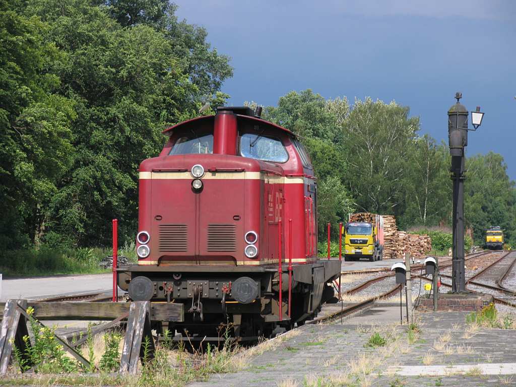 D25 (ehemalige DB 211 345-4) der Bentheimer Eisenbahn AG auf Bahnhof Bentheim Nord dam 11-7-2012.