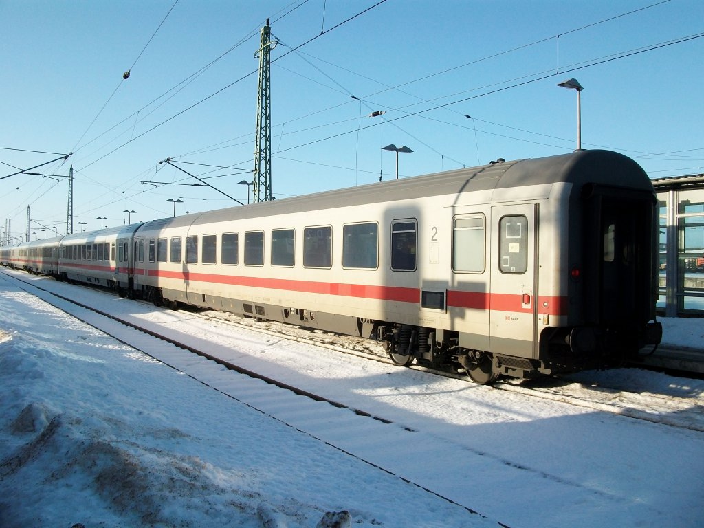 Da am 01.Januar 2011 im IC 2213 Binz-Stuttgart kein Steuerwagen eingestellt war,lief im Abschnitt Binz-Rostock und Hamburg-Stuttgart Dieser Bpmz-Wagen 61 80 20-94 429-3 am Schlu.