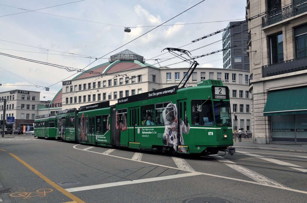Da bei den Basler Verkehrsbetrieben auch mnnliche Tram- und Busfahrer gesucht werden, wirbt der Be 4/6S 678 mit mnnlichen Aufklebern. Die Aufnahme stammt vom 12.06.2013.
