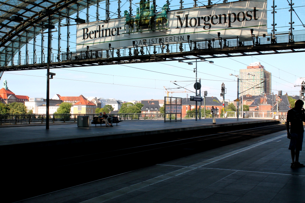 Da ist Berlin. Einmal ganz anders gesehen, kein Zug und doch ein groer Bahnhof, Berlin Hbf am 04.08.2012.