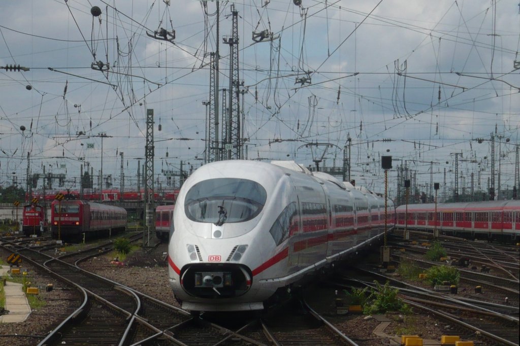 Da es am 19.06.10 in Frankfurt (M) mal wieder fters zu Gleisnderungen kam, sage ich zu diesem Nachschuss lediglich, dass dieser ICE hchstwahrscheinlich aus Mnchen kam...