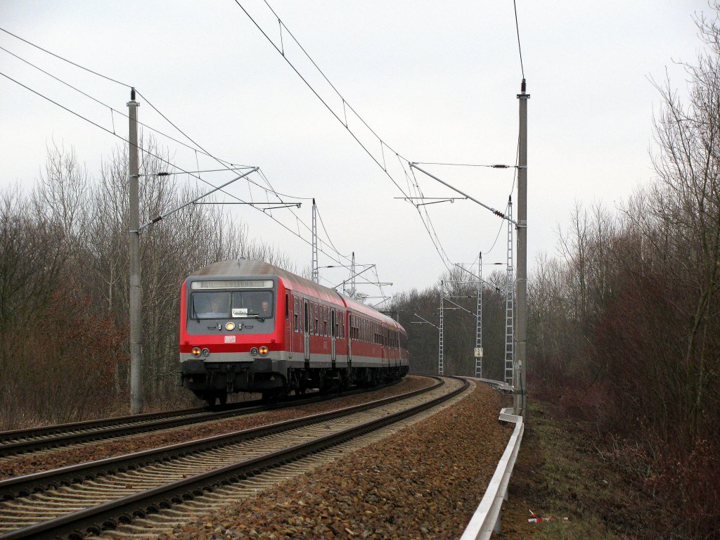 Da kommt der n�chste RE von Leipzig nach Cottbus geschoben von 182 008-3.