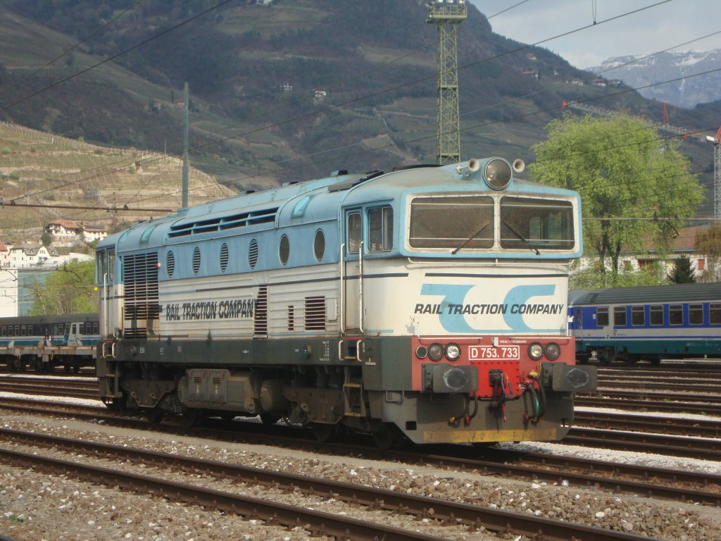 Da der Lok-Traktor  Zehpyr  von RTC seinen Dienst aufgegeben hat, wurde von Verona P. Nuova Scalo die D753.733 von RTC anfgefordert, um die Rangierfahrten der autozge von S.A.D. zu bernehmen.