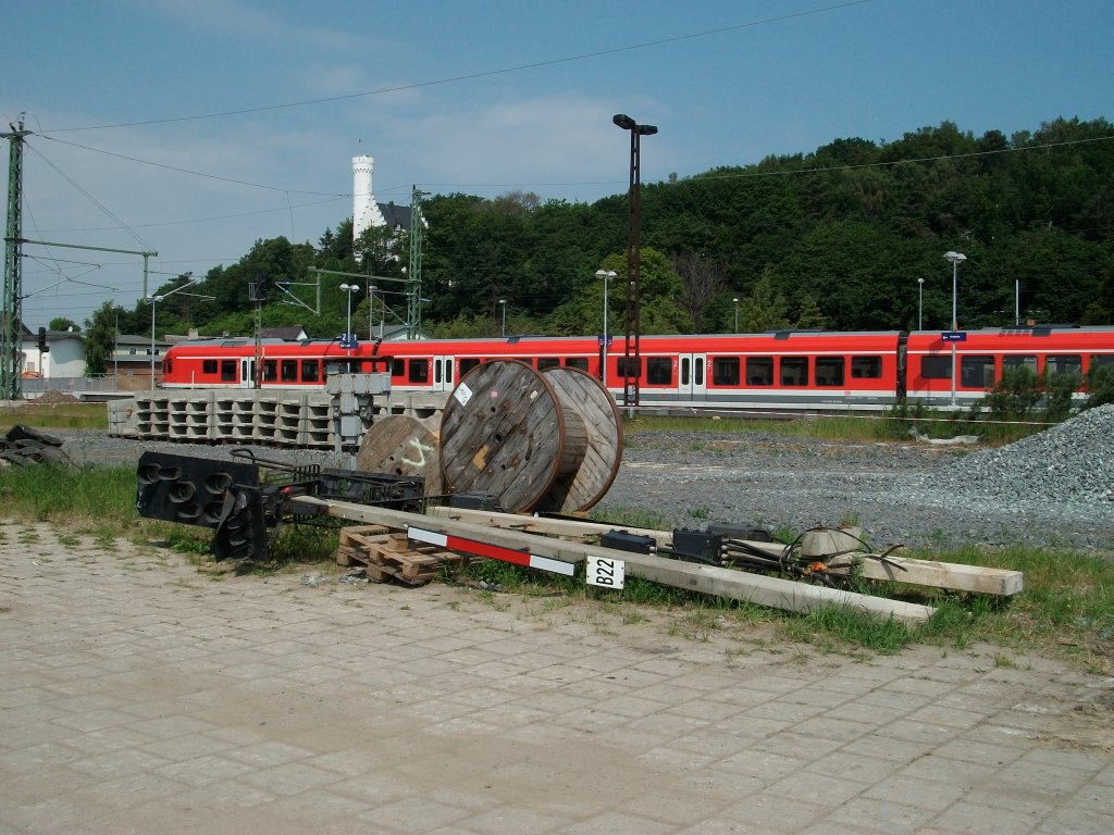 Da nach dem Umbau in Lietzow das Gleis 22 nicht mehr gibt,wurden die entsprechenden Ausfahrsignale B22 und E22 auf der Ladestrae  entsorgt .