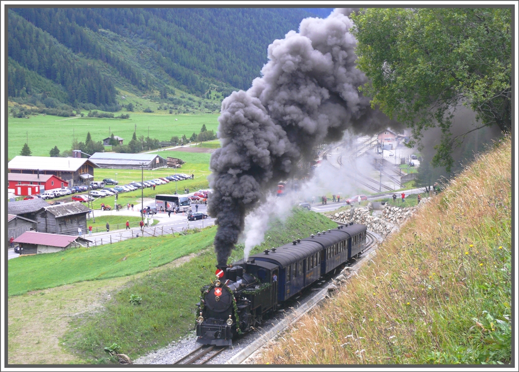 Da schlgt jedes Dampfbahnherz einen Zacken schneller. Lok 4 im Aufstieg nach Gletsch legt sich mchtig ins Zeug. (15.08.2010)