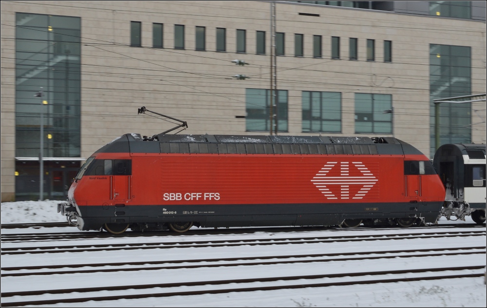 Da war doch noch was. Zge... Zwischen Heckenschtzen haben wir doch noch das ein oder andere Bild gemacht. 460 013 am Zielort.