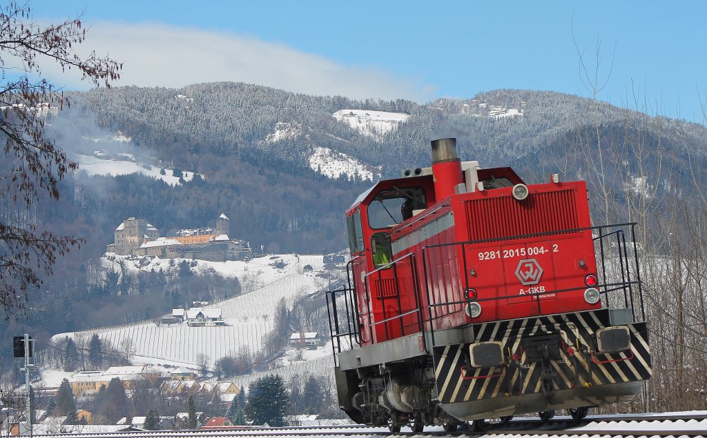 Da Zurzeit weiterhin nur 4 der 6 Lokomotiven der Reihe 1500 Einsatzbereit sind muss das Vorspann TFZ ( in diesem Fall DH 1500.4) kurz nach der Ankunft von G8533 in Leibenfeld vom Zug und zurck nach Graz um fr den nchsten Einsatz bereitgestellt zu werden. 19.03.2013