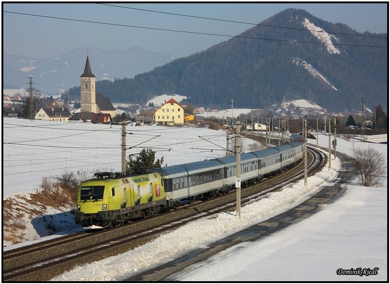 Dadurch das smtliche Schnellzge die ber den Schoberpass gefhrt werden, in Leoben fast 20 Minuten Aufenthalt genieen, besteht die Mglichkeit den gewnschten Schnellzug vor Leoben sowie auch nach Leoben bildlich festzuhalten. Am 16.02.2010 nutzte ich diesen Aufenthalt um die 1116 033 Telekom Austria mit dem BB-IC 518 in Kammern zu fotografieren.