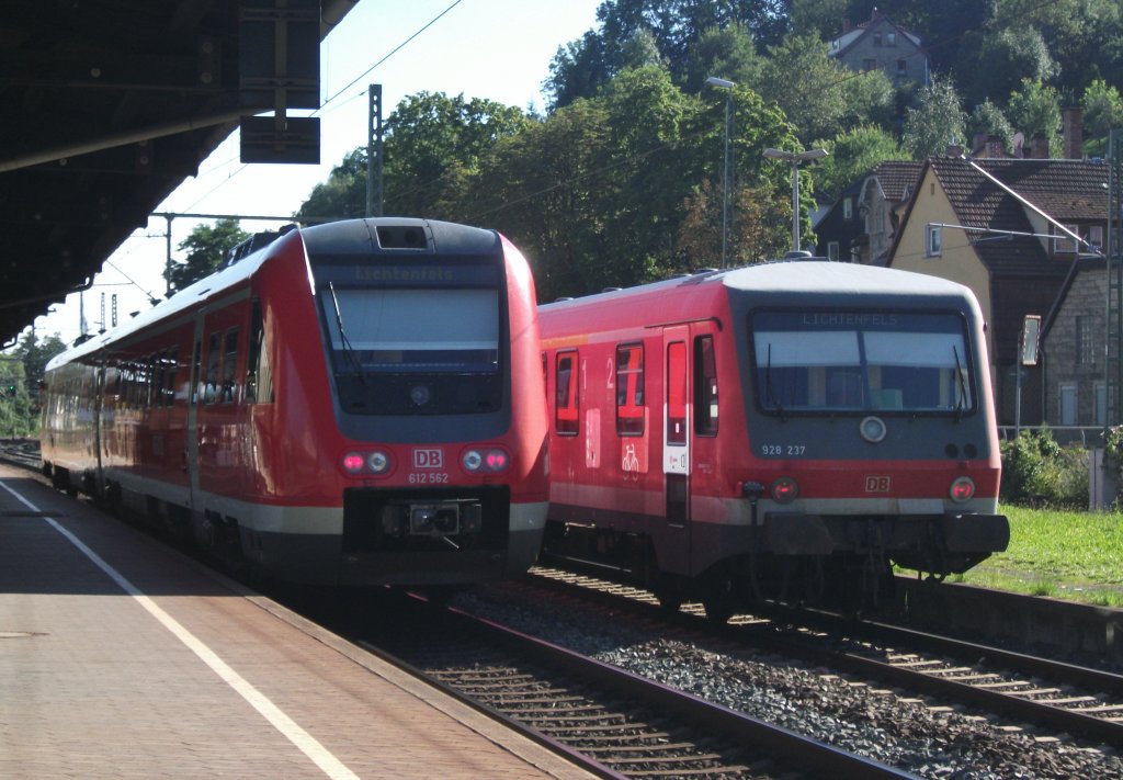 Damals planmig, heute Geschichte. 612 562 und 628 237/928 237 treffen sich am 20.August 2010 in Kronach. 