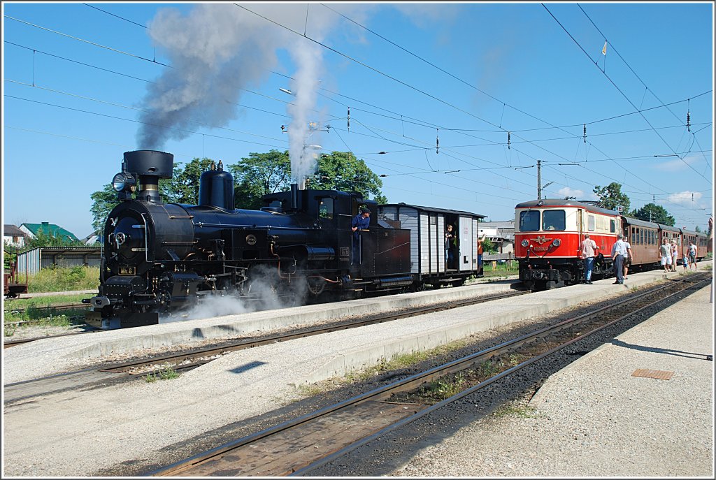 Dampf-Panoramic 1.August 2010 - Die 1099.002 bringt den Sonderzug nach Ober Grafendorf, wo sich die Mh.6 schon bereit gemacht hat, den Zug zu bernehmen und ihn nach Mariazell zu bringen.