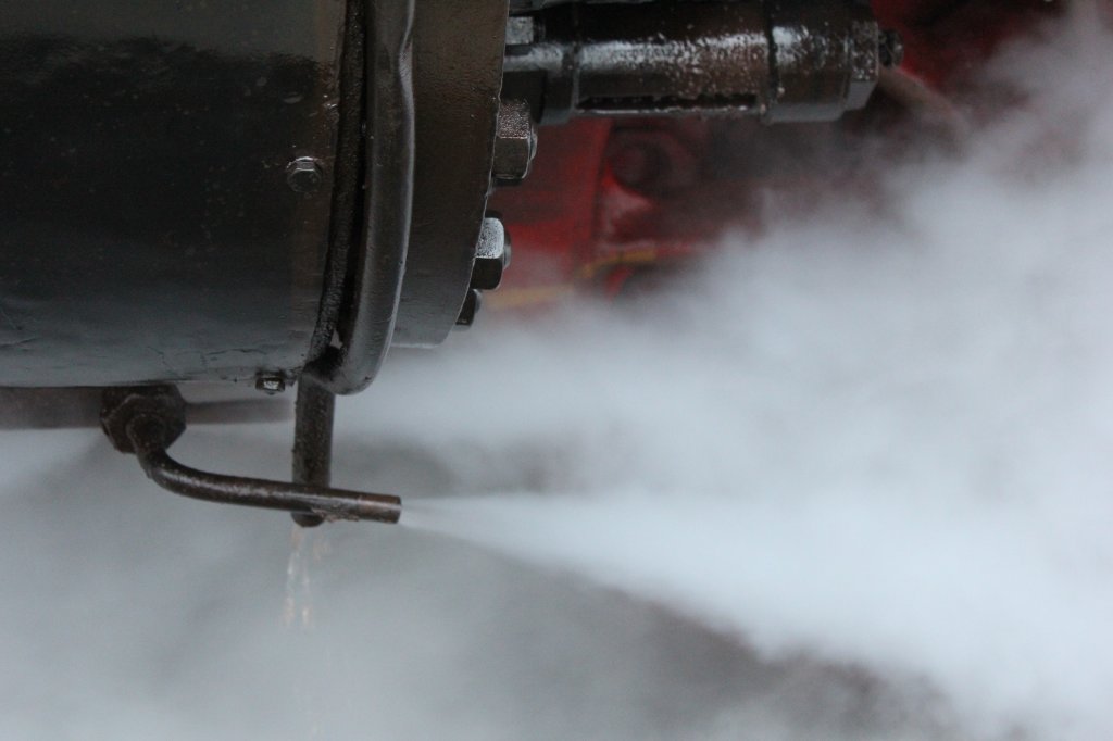 Dampfaussto bei der 03 1010 am 02.02.2013 in Celle