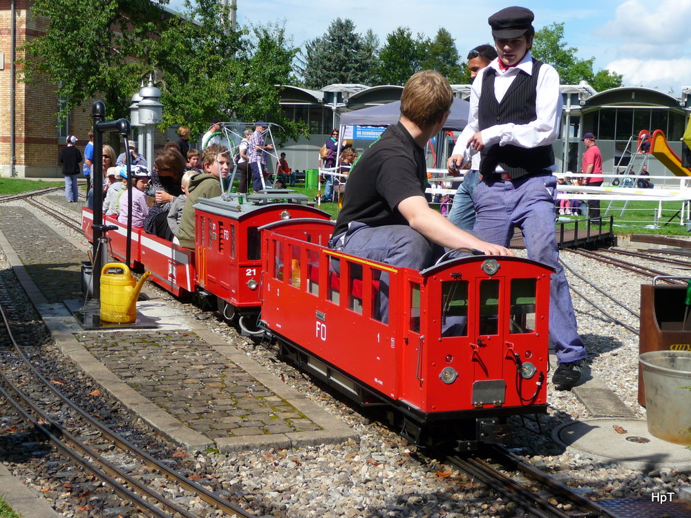 Dampfbahn Aaretal Mnsingen - FO Pendelzug / Lok HGe 2/2 21 Spur: 7 1/4 Zoll Baujahr: 2004 Gewicht: ca. 350 kg Zuschaltbarer Zahnstangen-Antrieb, Zahnstangenprofil System Von Roll unterwegs am 29.08.2010