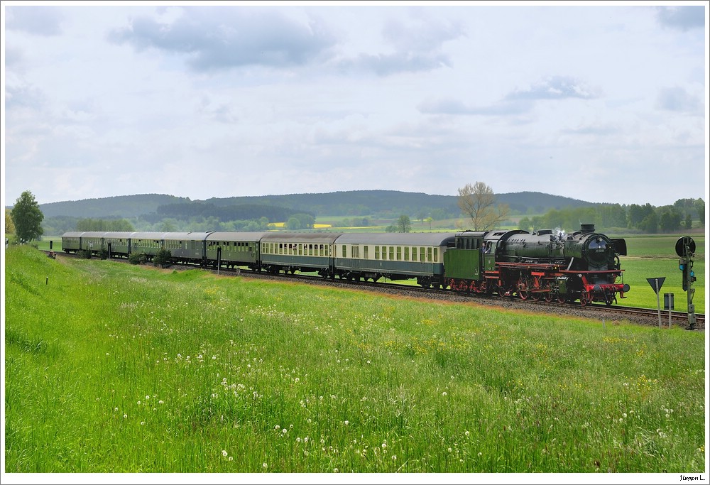 Dampffestival 2010 (im DDM): 41 018 mit ihrem Sonderzug aus Mnchen; kurz vor Trebgast, 23.5.2010.