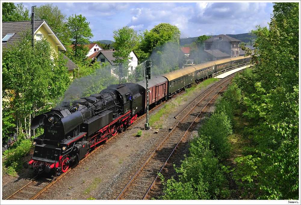 Dampffestival 2010 (im DDM): 65 1049 mit Ihrem sch�nen einheitlichen DR-Sonderzug aus Chemnitz; Marktschorgast, 23.5.2010.