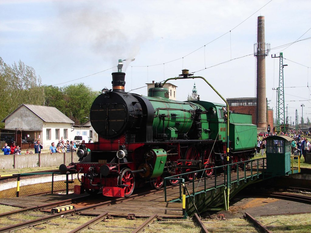Dampflok 109.109 (Sdbahn / Dli Vast) auf der Drehscheibe in Győr
27.04.2013.