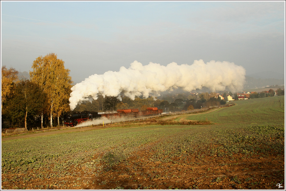 Dampflok 50 3501 fhrt mit dem Fotogterzug DGz 300 von Meiningen nach Zella-Mehlis - Plandampf Werratal. 
Schmalkalden 29.10.2011

