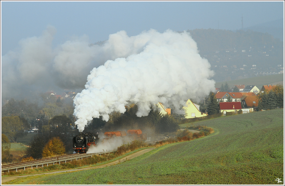 Dampflok 50 3501 f�hrt mit dem Fotog�terzug DGz 300 von Meiningen nach Zella-Mehlis - Plandampf Werratal. 
Schmalkalden 29.10.2011 

