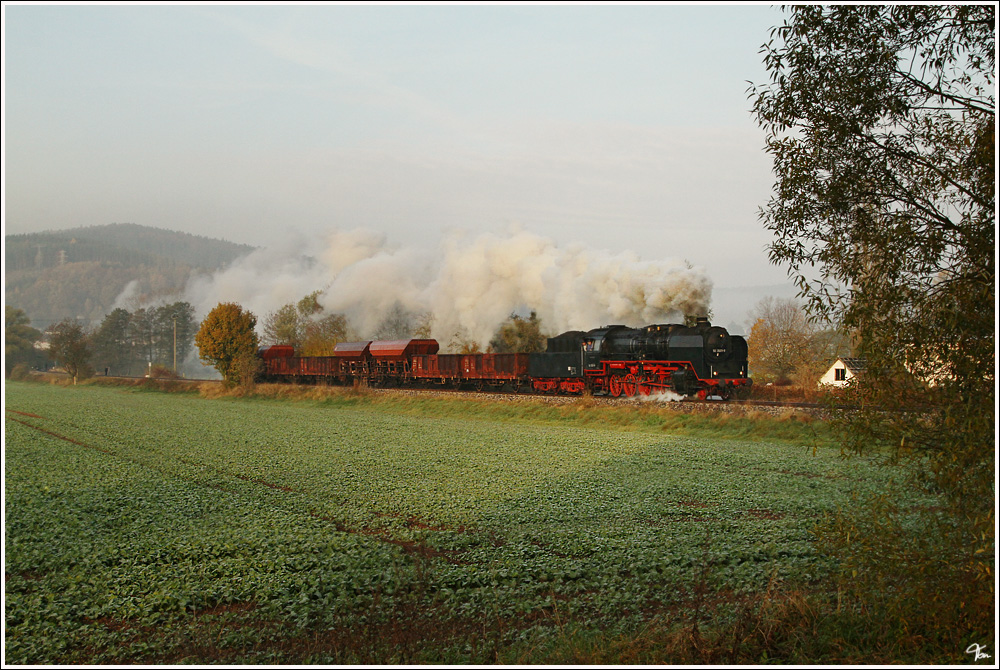 Dampflok 50 3501 fhrt mit dem Fotogterzug DGz 300 von Meiningen nach Zella-Mehlis - Plandampf Werratal. 
Wernshausen 29.10.2011 

