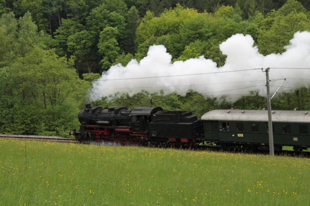 Dampflok 58311 aud dem weg nach Bad Herrenalb von Ettlingen kommend am 19.05.2013