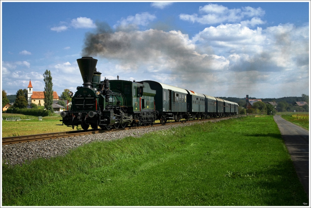 Dampflok 671 der GKB fhrt mit SPz 8467 von Graz Kflacherbahnhof nach Kflach zum heurigen Lipizzaner Almabtrieb. 
Sding 11.9.2010