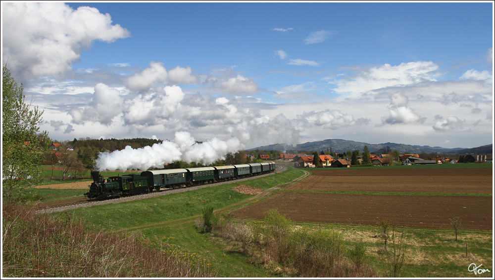 Dampflok 671 der GKB fhrt mit dem Sonderzug SPz 8520 von Lieboch nach Wies-Eibiswald. 
Plfing Brunn 21.4.2012