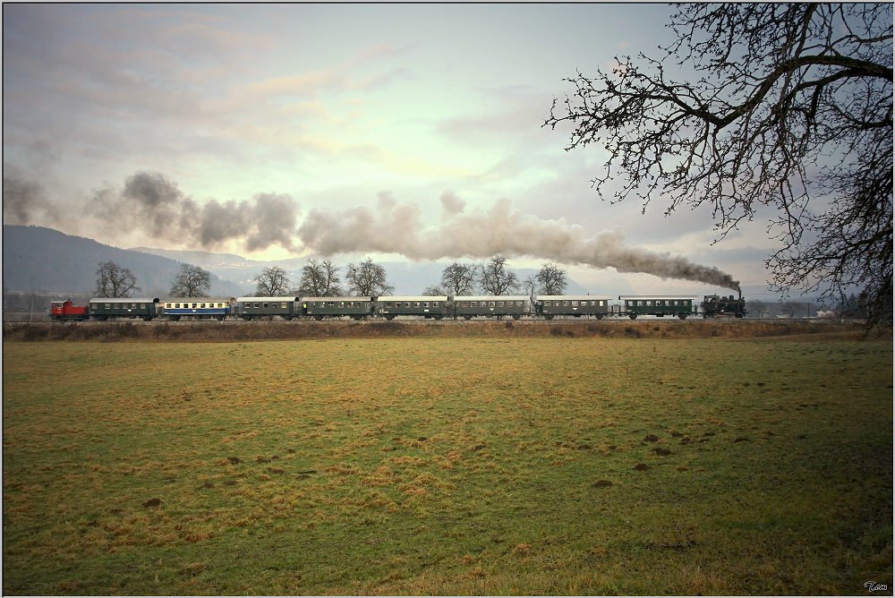Dampflok 88.103 fhrt mit einem Nikolausdampfzug von Weizelsdorf nach Ferlach. 
Kappel an der Drau 28.11.2009