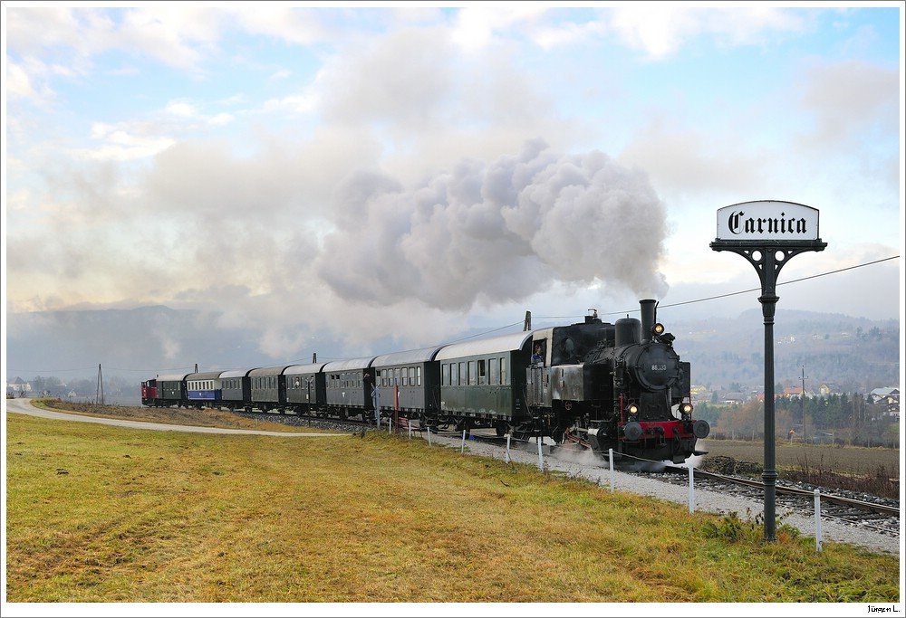Dampflok 88.103 mit einem Krampuszug von Weizelsdorf nach Ferlach. Hst. Carnica, 28.11.2009.