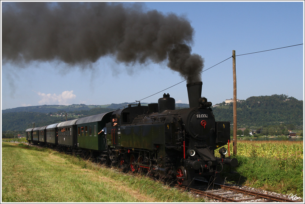 Dampflok 93.1332 (Bj 1927) der NbiK fhrt beim grten Oldtimerfest Krntens, von Weizelsdorf nach Ferlach. 
Carnica 21.82011