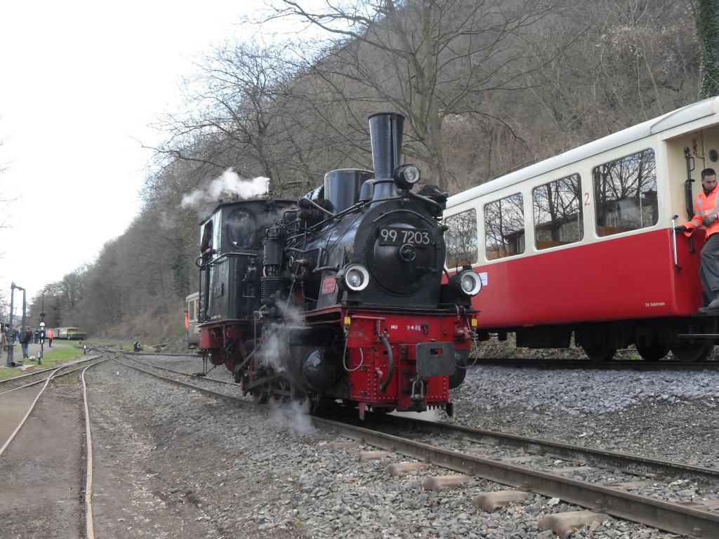 Dampflok 99 7203 bei der Brohltalbahn.Sie stammt vom Albbhnle und kahm extra fr das  Dampfspektakel  oder auch  175 Jahre Deutsche Eisenbahn .Brohl-Ltzing am 2.4.10.