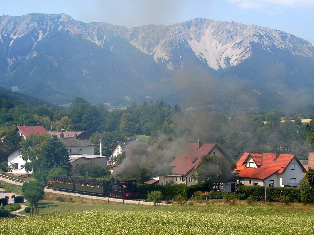 Dampflok 999 05 auf dem Weg nach Hochschneeberg. Schneeberg ist im Hintergrund. 
04.08.2013.