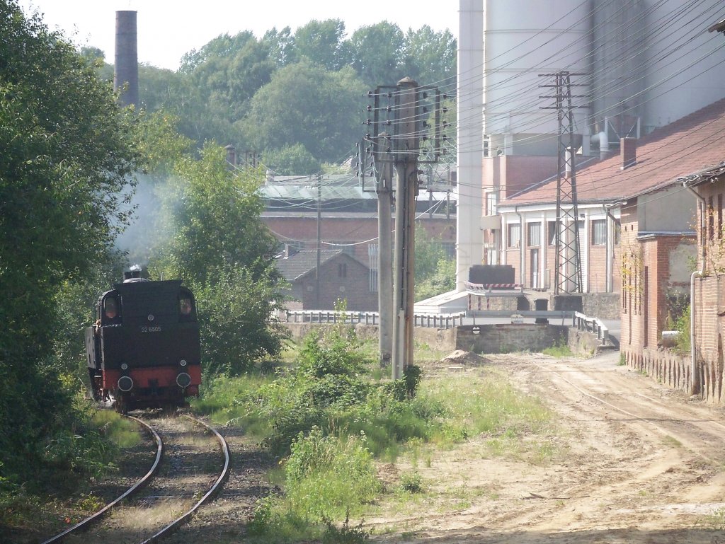 Dampflok Emil Mayrisch Nr 3, am 23. August 2009 im Bahnhof Drentrup. Im rechten Teil des Bildes sind die ehemaligen (teils schon entfernten) Anschussgleise der Drtentruper Sand- und Tonwerke zu erkennen.